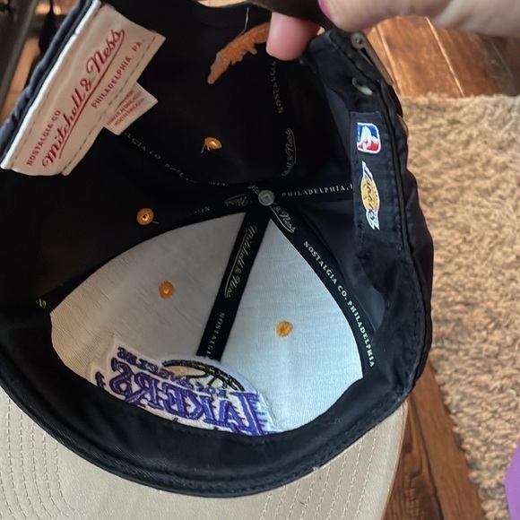 Mitchell & Ness 2015 Los Angeles Lakers Snapback Hat - Picture 3 of 4
